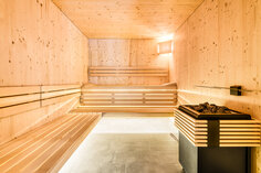 Sauna in Chalet 3 mit Bänken über Eck