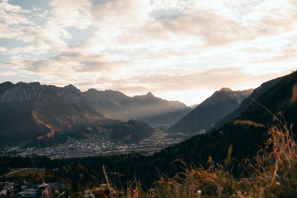 Sonnenaufgang über der Tschengla. Foto: Robert Bohnke / Alpenregion Bludenz Tourismus Morgenlicht über dem Hochplateau Tschengla