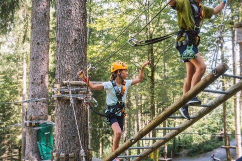 Kletterpark in Brand. Foto: Robert Bohnke / Alpenregion Bludenz Tourismus Kletterpark im Wald bei Brand im Brandnertal