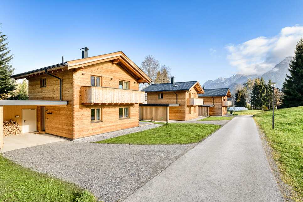 Chalet 3 im Vordergrund, dahinter Chalet 2 und Chalet 1